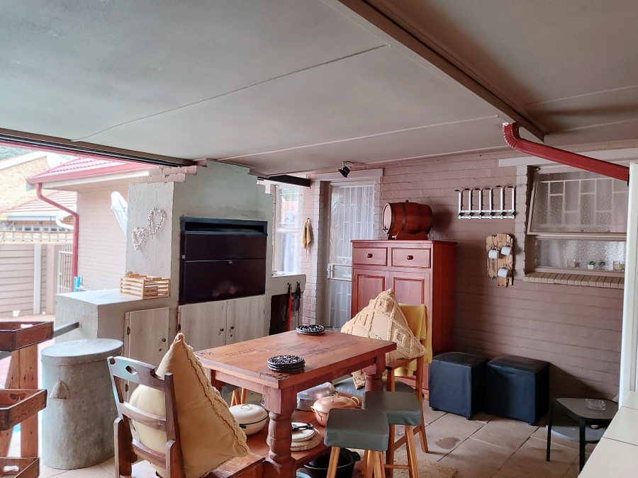 4 Bedroom Property for Sale in Wilkoppies North West